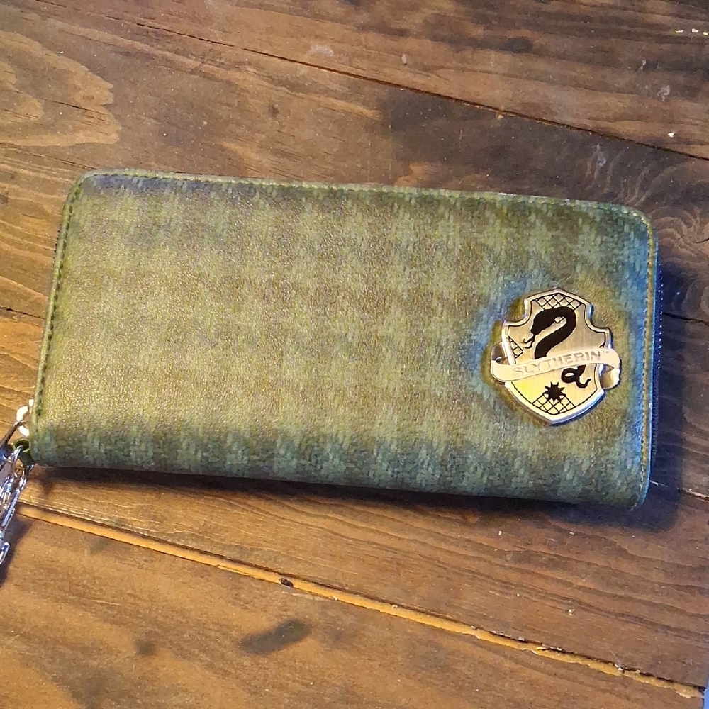 Harry Potter Slytherin Wristlet Wallet - Picture 5 of 10